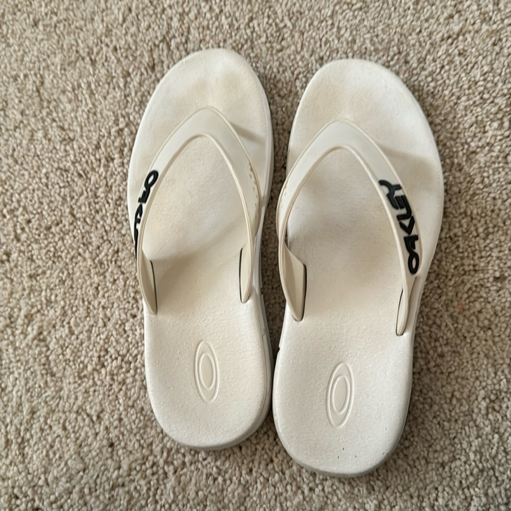 Oakley sandels lightly worn